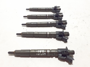  Fuel injector 