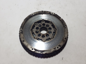  Clutch flywheel 