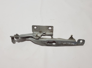  Engine cover hinge 