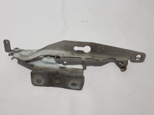  Engine cover hinge 