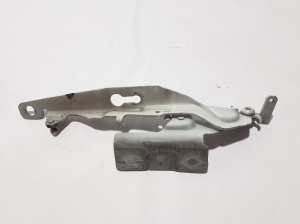  Engine cover hinge 