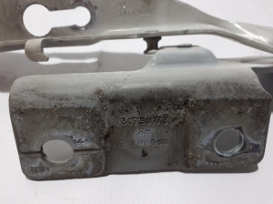  Engine cover hinge 