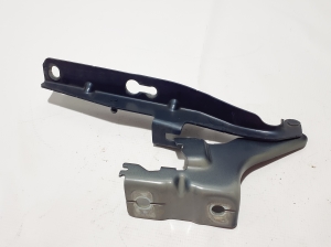  Engine cover hinge 