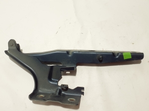  Engine cover hinge 