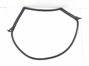   Rear side door seal on the door  - 8T8833708 