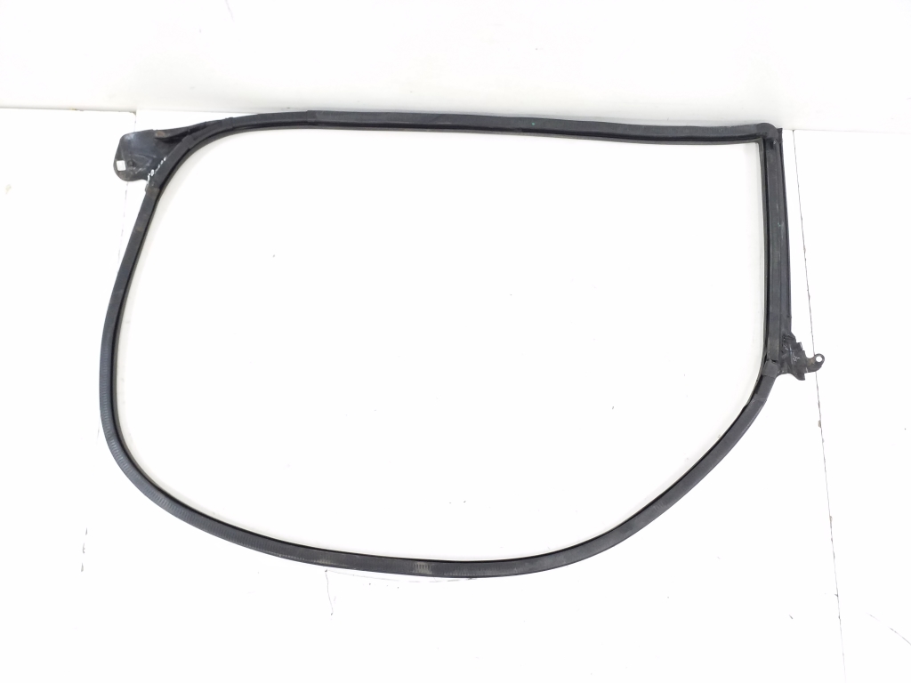 AUDI S5 8T3 (2007–2016) Front door rubber seal 8T8831708 AUDI S5 8T3 (2007–2016) Front door rubber seal 8T8831708