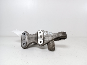 VOLVO V40 (2012–2019) Front drive shaft bracket 31401993 - 4