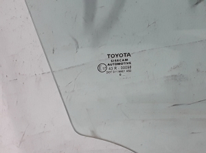 TOYOTA CHR (2016–2026) Priekšējo durvju stikls 68101F4010 - 2