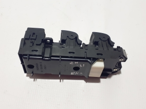TOYOTA CHR (2016–2026) Front door glass switch 84040F4020 - 4