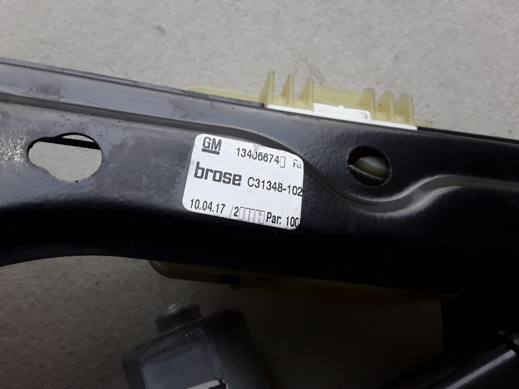 OPEL Astra K (2015-2021) Front Right Door Window Regulator 13406674 22582472