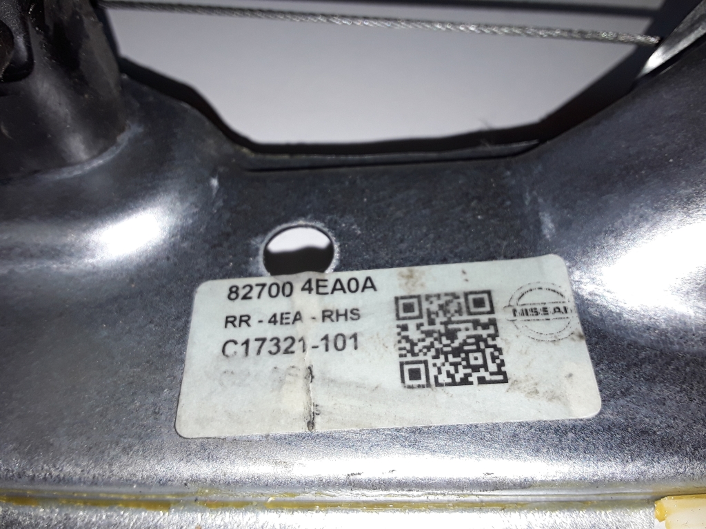 NISSAN Qashqai J11 (2013-2022) Bakre høyre dør vindusregulator 827004EA0A 22582401