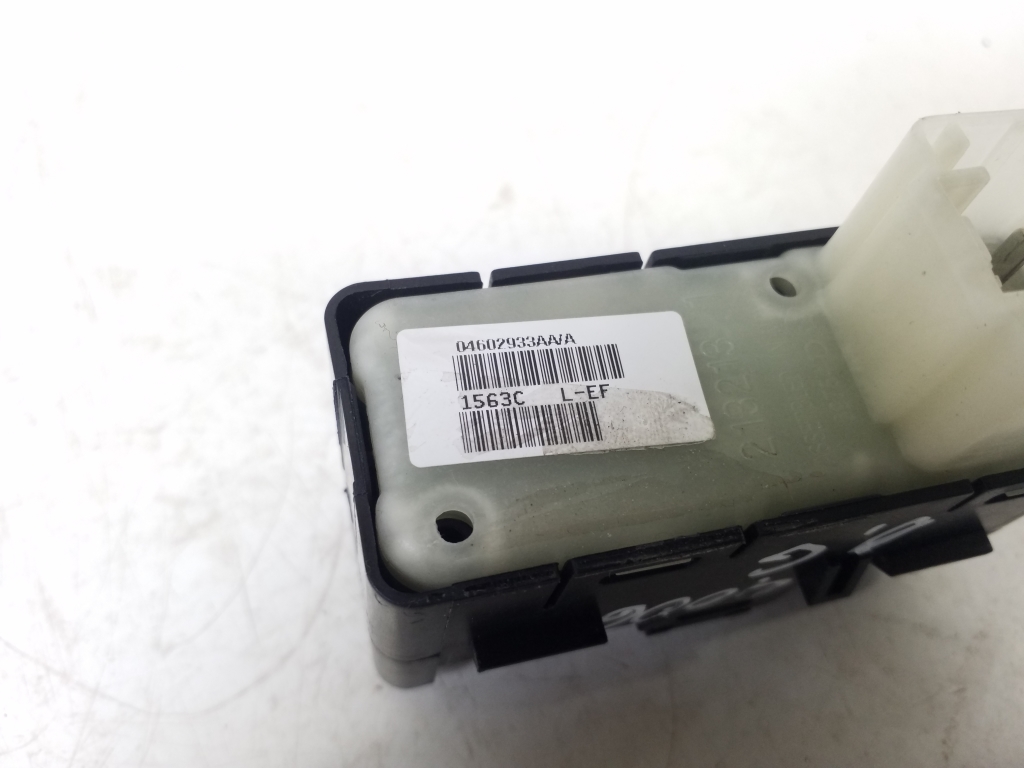 JEEP Compass 1 generation (2006-2015) Rear Right Door Window Control Switch 04602933AA 25081797