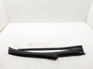   Grille d’auvent (garniture du mécanisme d’essuie-glace)  - 8R1819403 