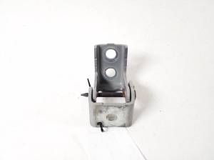 Peugeot 2008 (2013–2026) Front door top hinge - 2