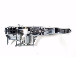 Peugeot 2008 (2013–2026) Front door external opening handle and its details - 2