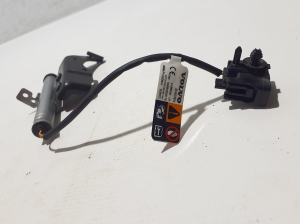 VOLVO S90 (2016–2026) Hood impact sensor 31688050 - 3