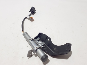 VOLVO S90 (2016–2026) Hood impact sensor 31688050 - 4