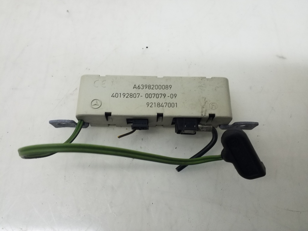 MERCEDES-BENZ Vito W639 (2003-2015) Amplificateur d'antenne du couvercle de coffre A6398200089 20980389