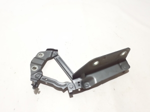   Engine cover hinge 