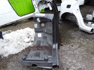 Land Rover Discovery Sport (2014–2026) Front outrigger LR061076 - 2