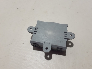 Land Rover Discovery Sport (2014–2026) Front door control unit - 3