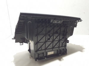 Land Rover Discovery Sport (2014–2026) Glove box LR073430 - 4