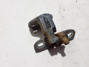 Land Rover Discovery Sport (2014–2026) Front door lower hinge BJ32228A64DB - 2