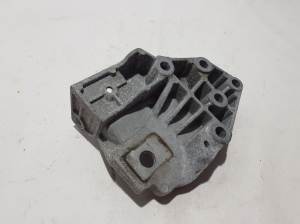  Engine holder 