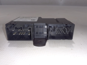  Trunk lid control module 