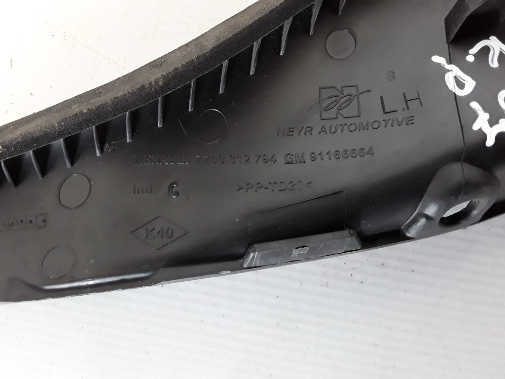 RENAULT Trafic 2 generation (2001-2015) Front  Wiper Cowl Trim 7700312794 21079638