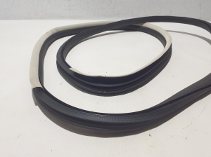  Front door sealing rubber 