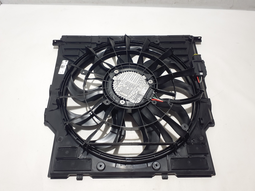 BMW X3 G01 (2017-2024) Engine Cooling Fan Radiator 8589042 22317526