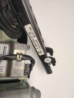 Mercedes Benz C-Class 204 (2007–2014) Eesmine turvavöö A2048606885 - 3