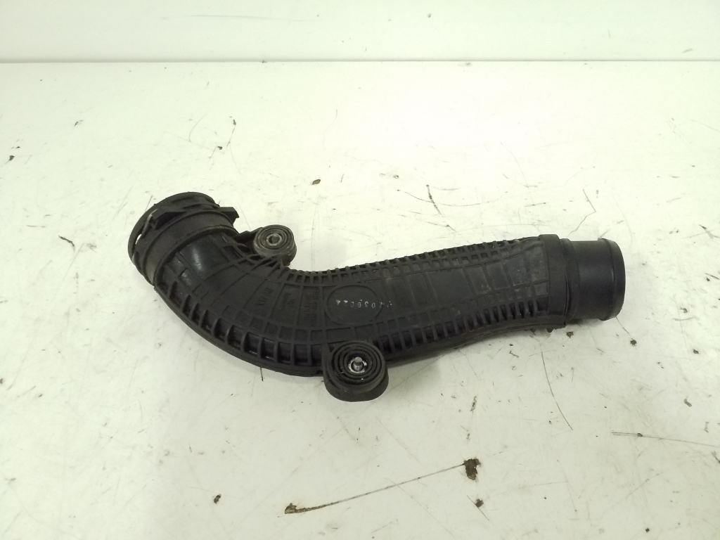 Volkswagen Passat B7 (2010–2014) Vahejahuti voolik 1K0145840R Volkswagen Passat B7 (2010–2014) Vahejahuti voolik 1K0145840R
