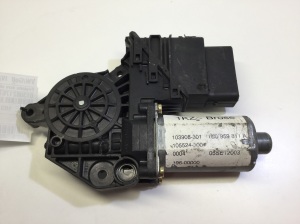 Volkswagen Golf IV (1997–2003) Front door window regulator motor 0130821767 - 3