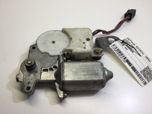 Volkswagen Passat B5 (1997–2005) Katuseluugi mootor 0130821812 - 2