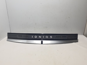 Tail light on trunk lid - 92409GI110