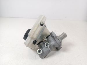  Master cylinder 