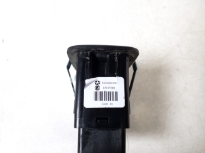 FIAT Freemont (2011–2016) Rear side door window switch 56046832AB - 2