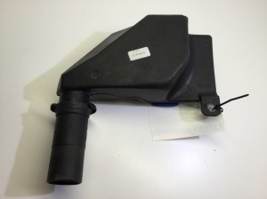 AUDI A4 B8 (2007–2016) Esiklaasi pesuvedeliku paak ja selle osad 8T2955463B - 2