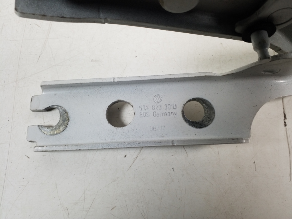 VOLKSWAGEN Touran 3 generation (2015-2023) Front Left Bonnet Hinge 5TA823301D 22277362