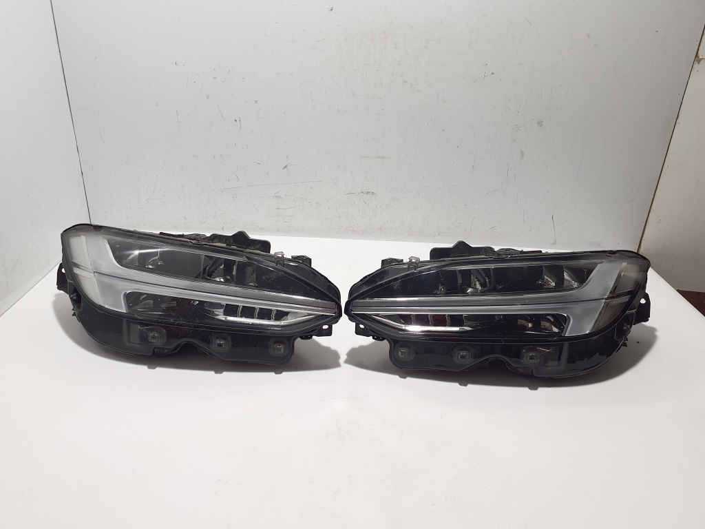 VOLVO S90 (2016–2026) Scheinwerfer vorne VOLVO S90 (2016–2026) Scheinwerfer vorne