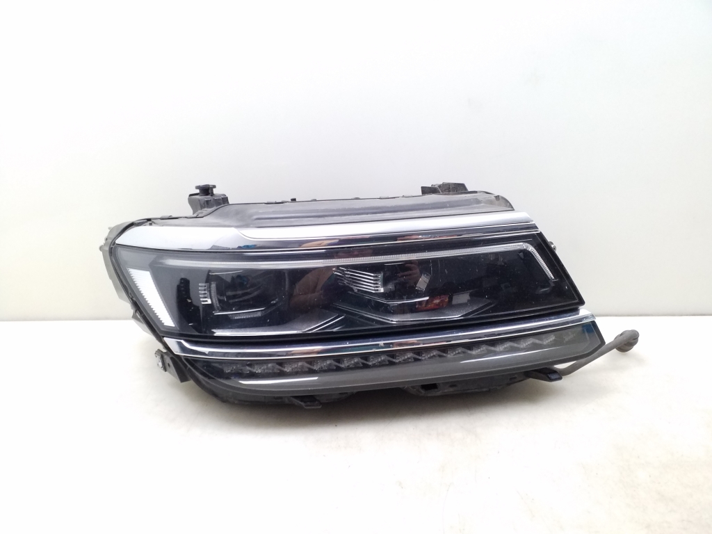Volkswagen Tiguan (2017–2026) Scheinwerfer vorne 5NB941082D Volkswagen Tiguan (2017–2026) Scheinwerfer vorne 5NB941082D