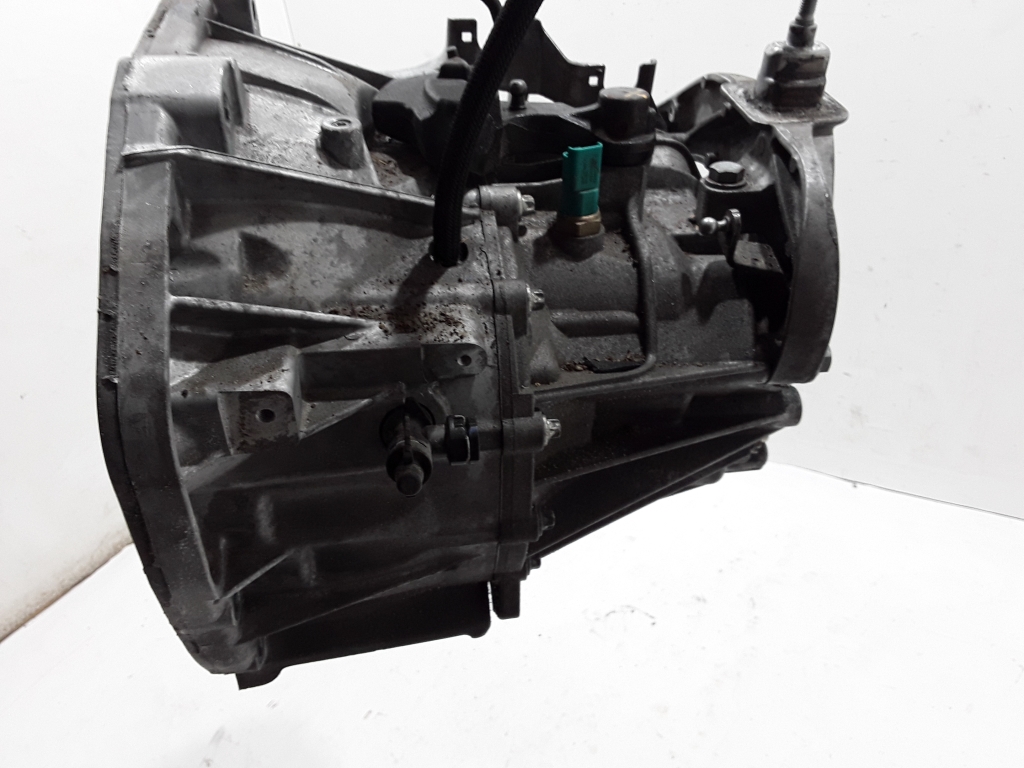 RENAULT Trafic 3 generation (2014-2023) Gearbox PF6068 22258384