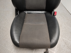 Mercedes Benz C-Class 204 (2007–2014) Vordersitz und seine Teile - 2