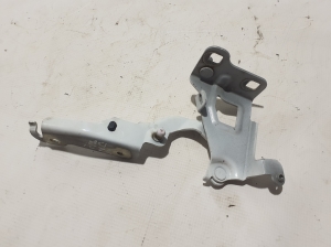  Engine cover hinge 