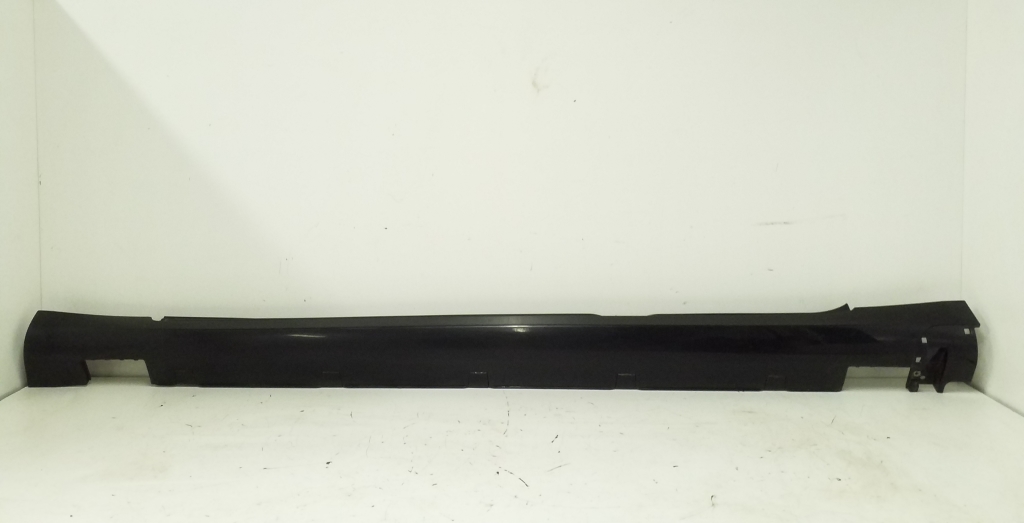 TESLA Model S 1 generation (2012-2024) Vasemman puolen muovinen sivuhelman kansi 600587400J 24991912