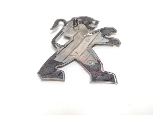 Peugeot 2008 (2013–2026) Emblem 9804319677 - 5