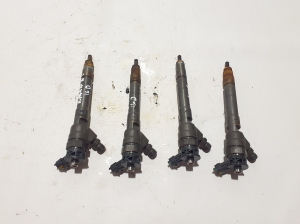  Fuel injector 