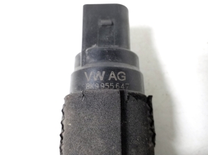 AUDI A4 B9 (2015–2026) Front windshield washer pump 8K9955647 - 3